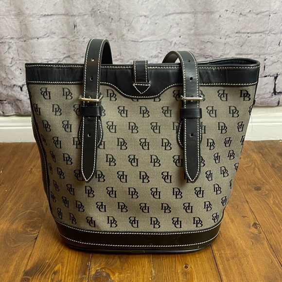 Dooney & Bourke Classic Vintage Retro Cabriolet Bucket Bag canvas and leather - Picture 2 of 12